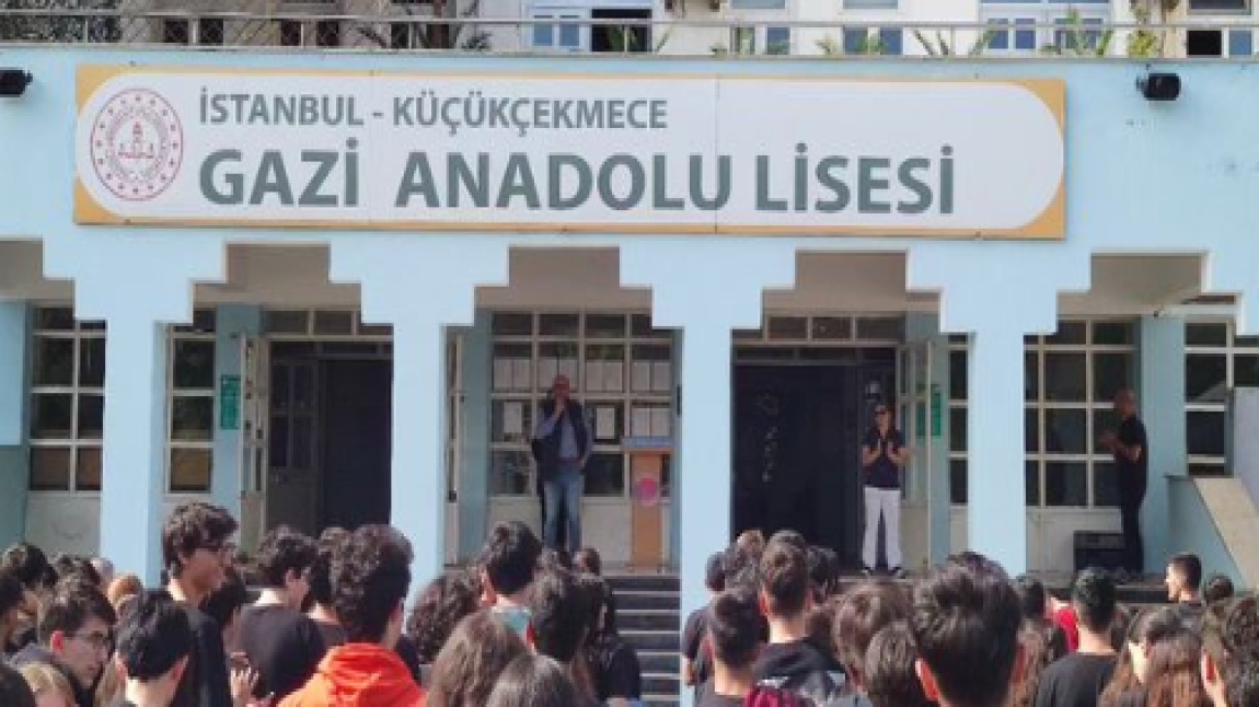  Gazi Anadolu Lisesi Öğrencileri, İstanbul'un İşgalden Kurtuluşunu Coşkuyla Kutladılar.